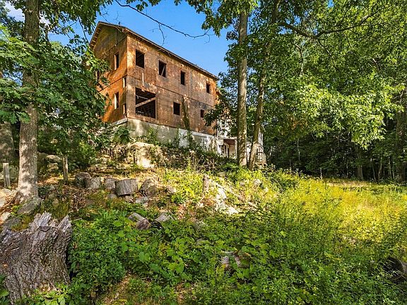 5th image of 47 Riverside Dr