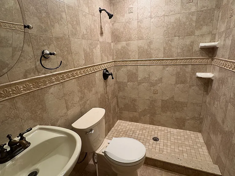 Crabtree Ave — Photo 9