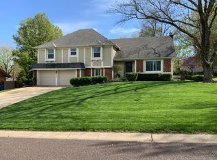 9605 W 103rd Ter, Overland Park, KS 66212