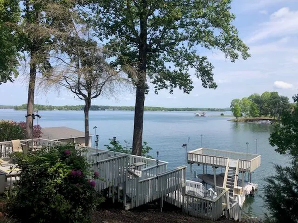 214 Anthony Ford Rd, Penhook, VA 24137