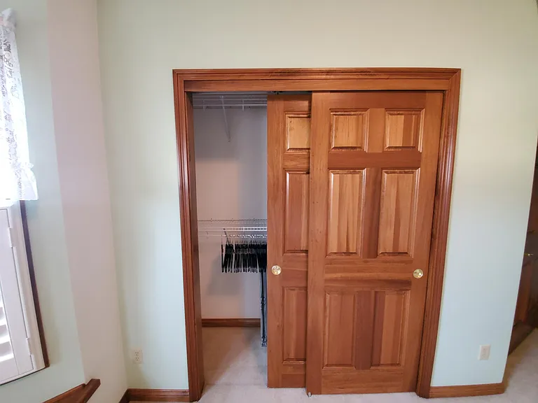 353 Creekbend Ln — Photo 4