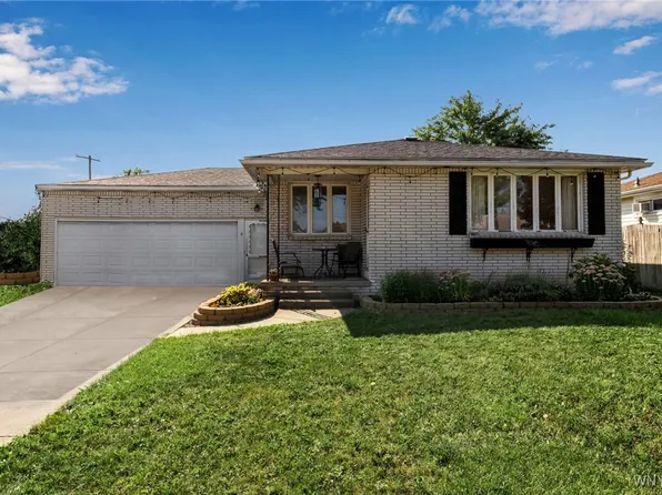 6 Caroline Ln, Depew, NY 14043