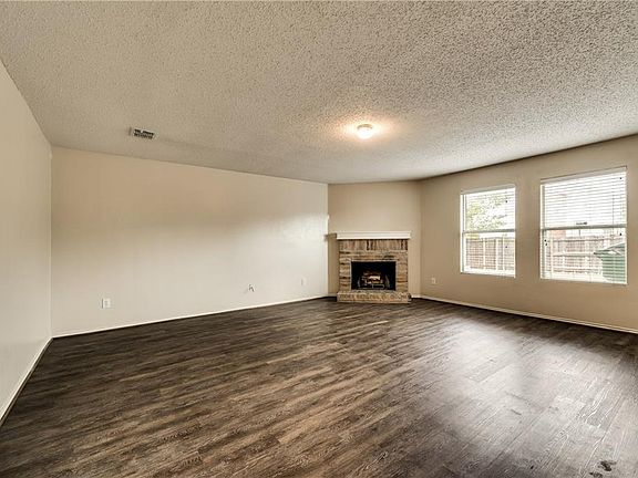 4th image of 686 Lowe Dr