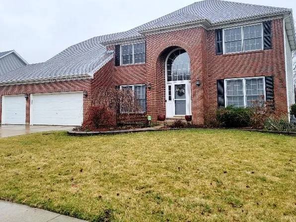 734 Pinecreek Dr, North Aurora, IL 60542