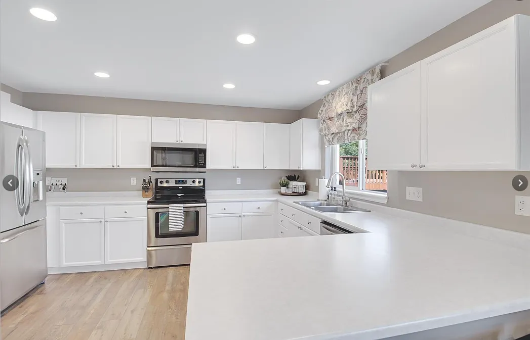 4 bed, 1942 sqft, $2,950 — Photo 1