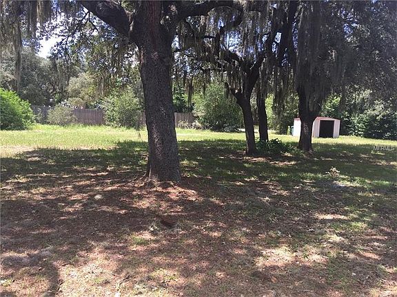 3rd image of 302 Palm Leaf Ave