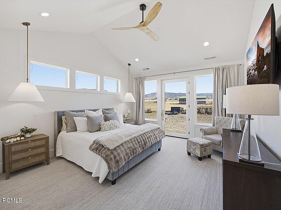 4th image of 1415 S Red Filly Rd