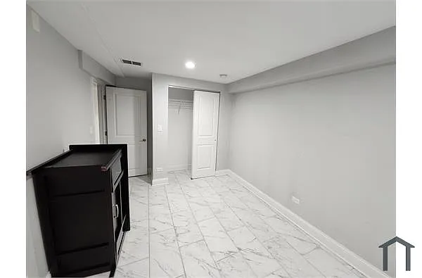 Building Photo - 7420 S Vernon Ave #G