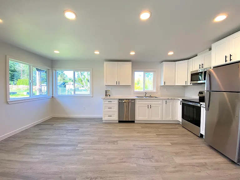 1743 SE Crawford Rd — Photo 6