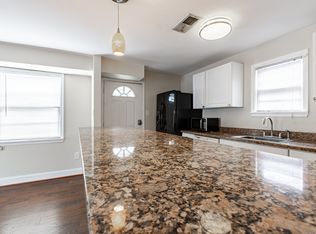 430 N Patrick St #1, Alexandria, VA 22314