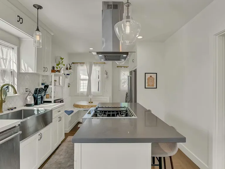 2542 Wilbur St — Photo 6