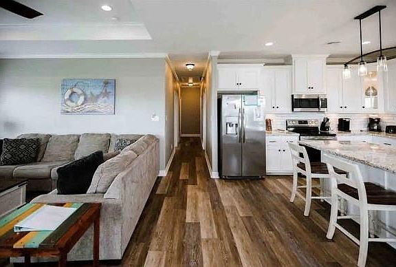 4th image of 978 Tidelands Dr
