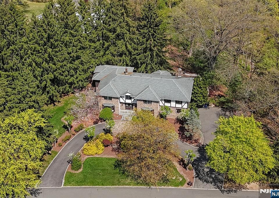 1st image of 69 Knollwood Rd