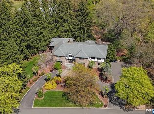 69 Knollwood Rd, Upper Saddle River, NJ 07458