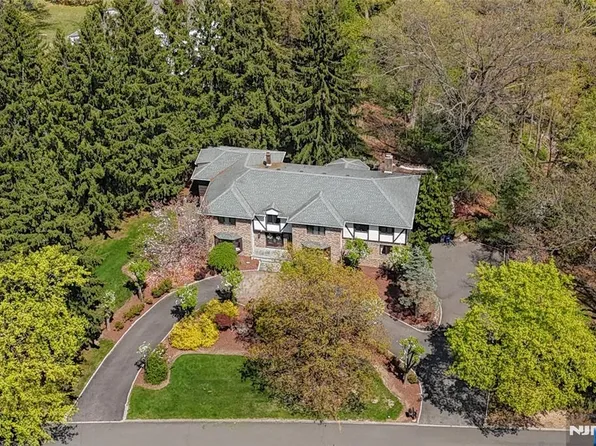 69 Knollwood Rd, Upper Saddle River, NJ 07458