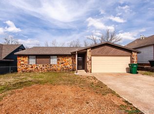 319 W 50th Pl, Sand Springs, OK 74063