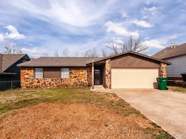 319 W 50th Pl, Sand Springs, OK 74063