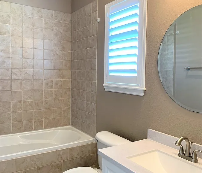 601 Casabella Cir — Photo 31