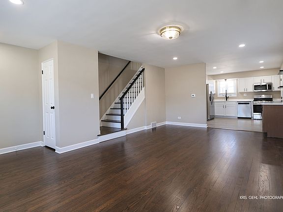 2nd image of 447 S Elmhurst Rd