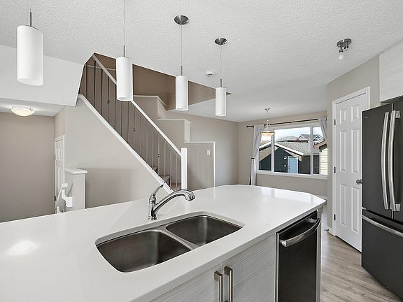 4th image of 4037 Prowse Ln SW