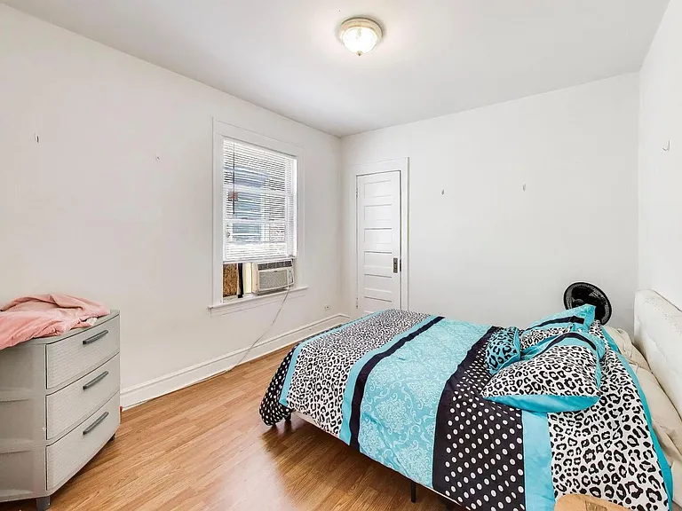 3435 N Harding Ave #2 — Photo 12