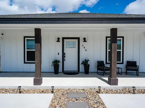 394 Royal Oak Ln, Rockport, TX 78382