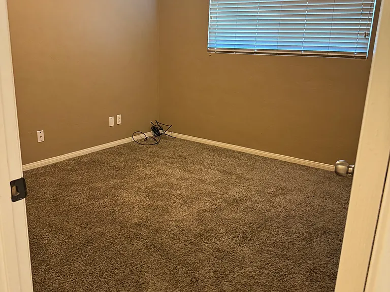 1877 Honeysuckle Ln — Photo 9
