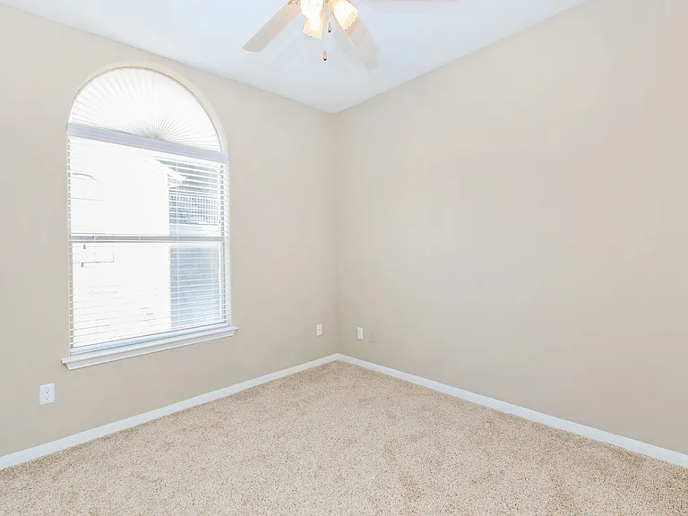 Park Hill Apartments — Photo 19