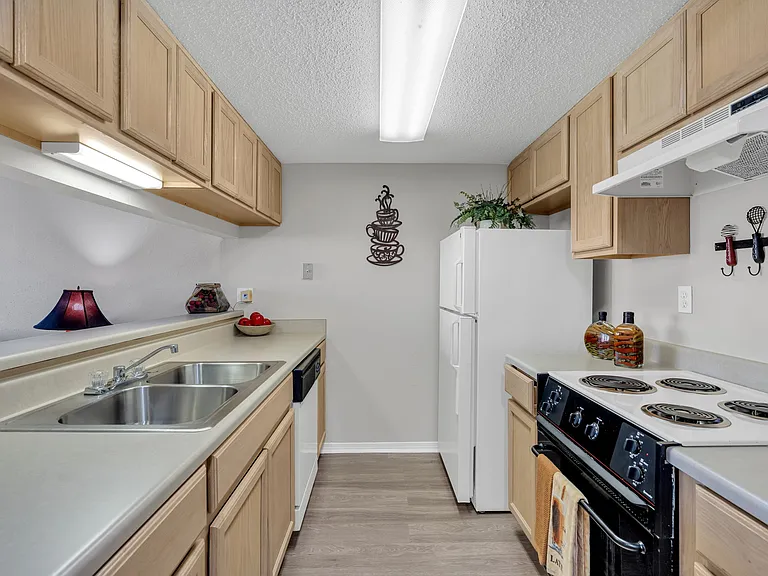 Windsong Apartments — Photo 74