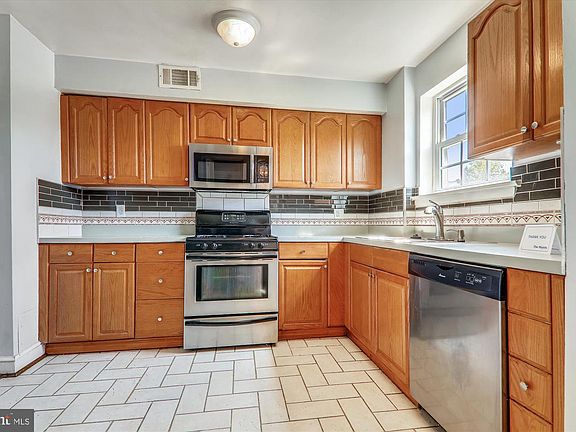 5th image of 1017 1st St