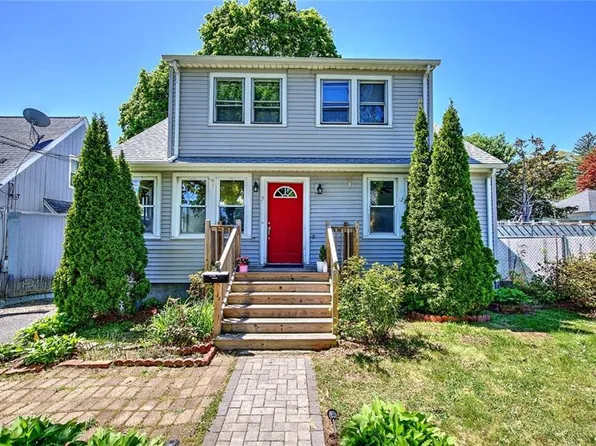 7 Hemlock Dr, Johnston, RI 02919