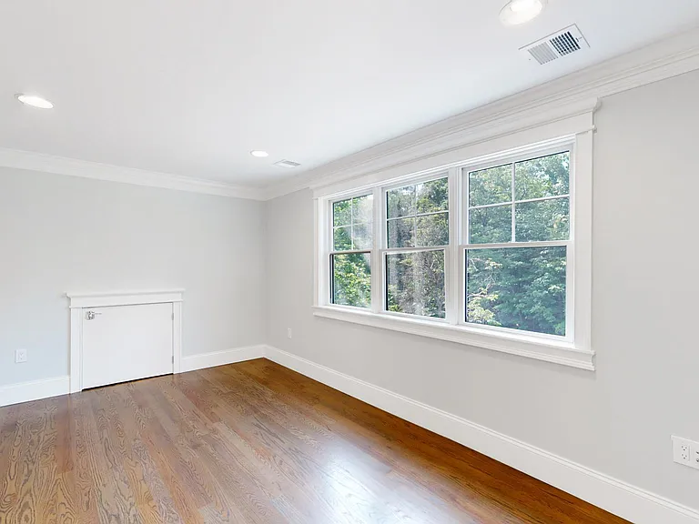 101 Sumner Rd — Photo 52