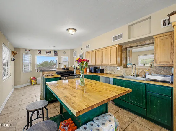 47205 N New River Road, New River, AZ 85087