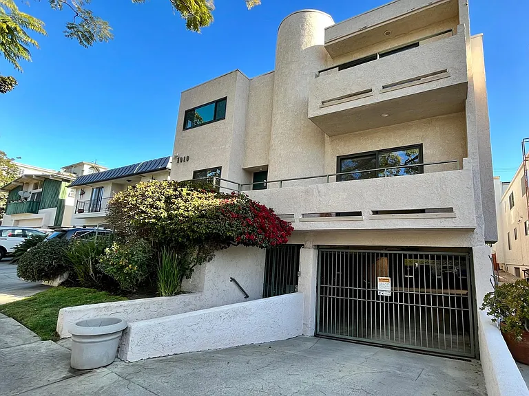 1910 Pelham Ave #4 — Photo 1