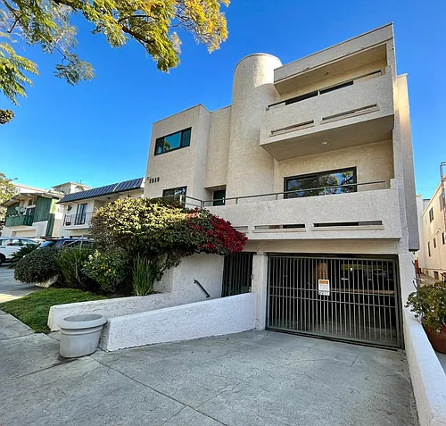 1910 Pelham Ave #4 Photo 1