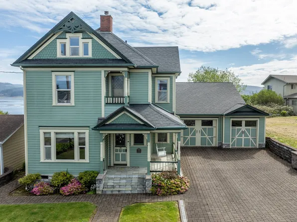 2139 McPherson St, North Bend, OR 97459