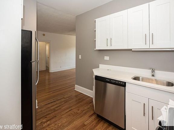 3rd image of 622 W Stratford Pl #728