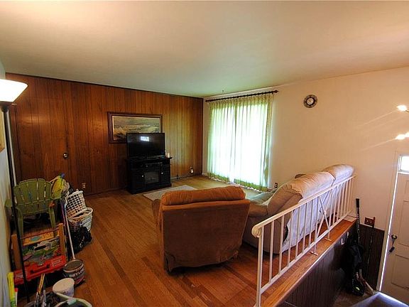 3rd image of 56 Oak Hill Ter