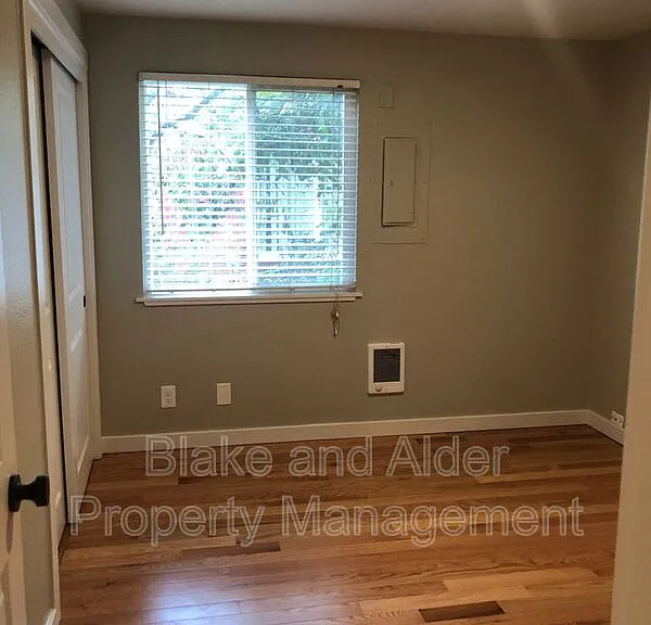 2410 SE 9th Ct — Photo 8