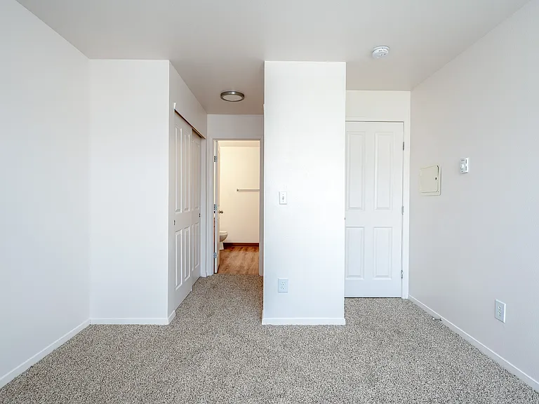 Center Pointe | Bedroom