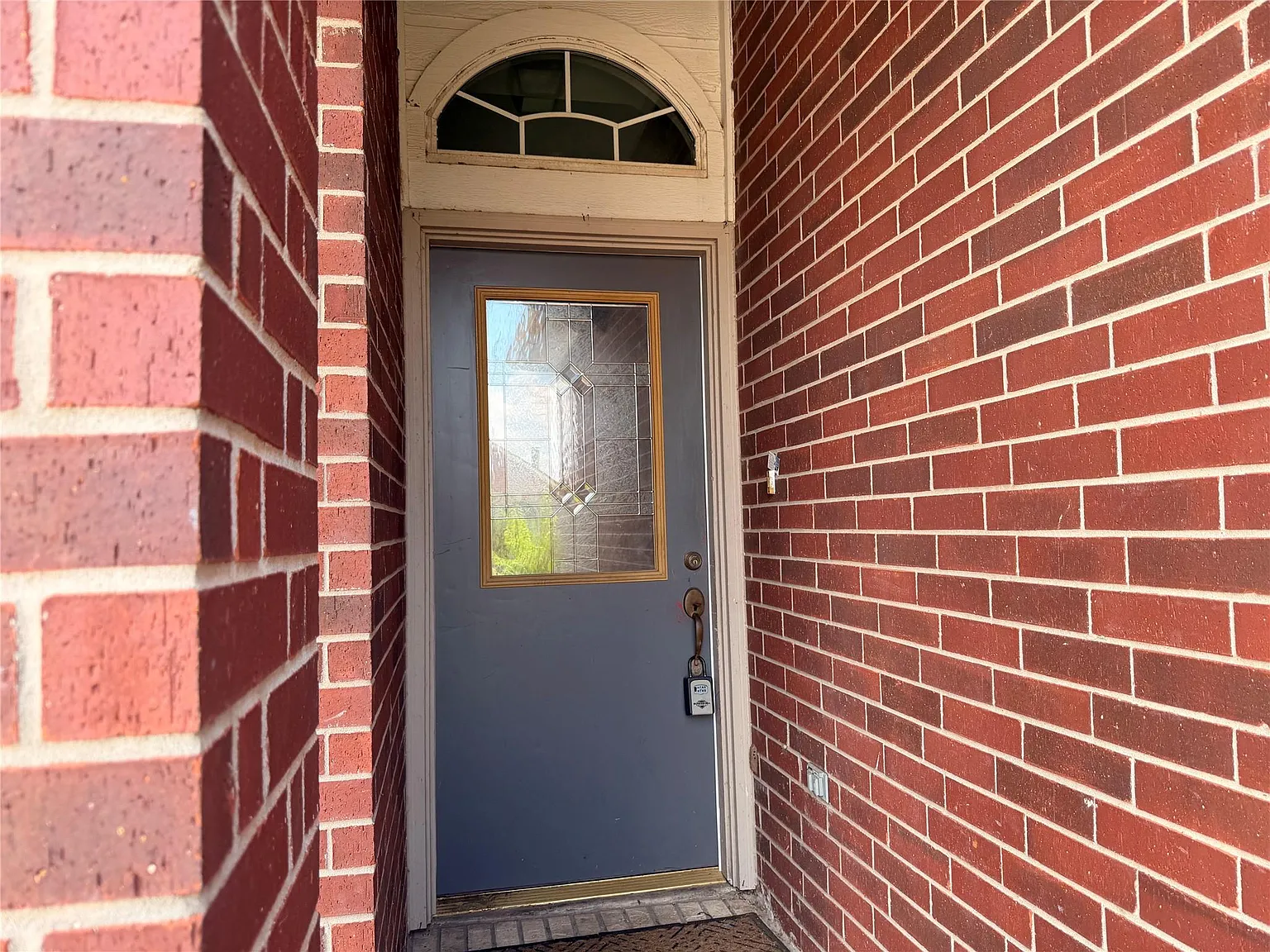 3 bed, 2.0 bath, 1839 sqft, $1,950 — Photo 3