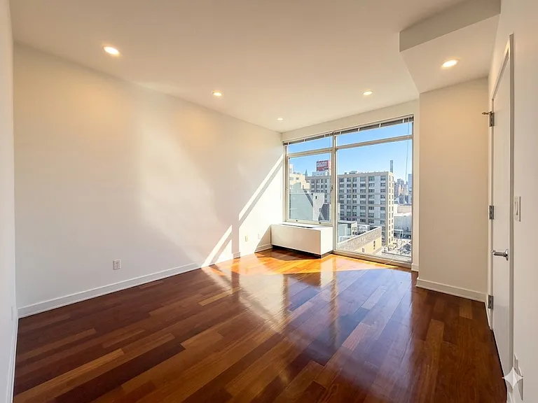 41-17 Crescent St #Penthouse 5B — Photo 5