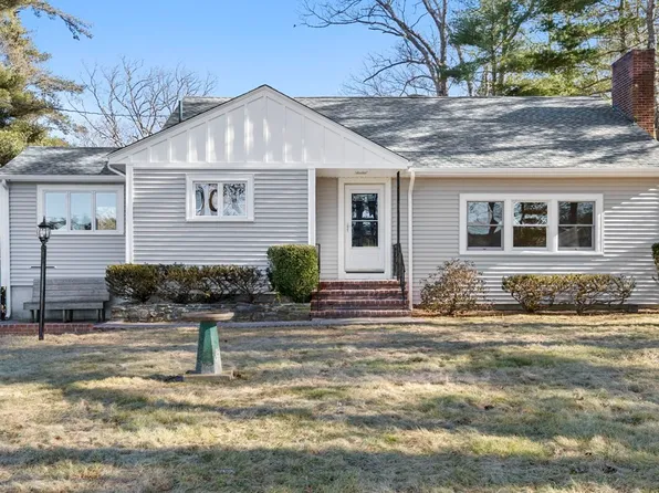 852 Franklin St, Hanson, MA 02341