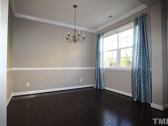 3rd image of 110 Florians Dr