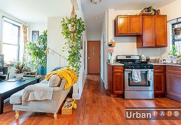 5th image of 624 Saint Johns Pl APT 2