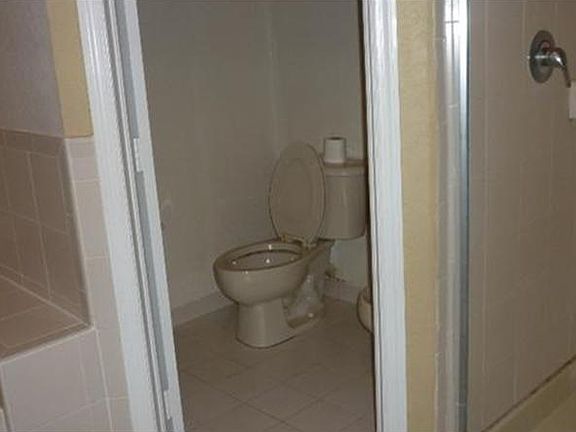4th image of 11495 NW 79th Ln