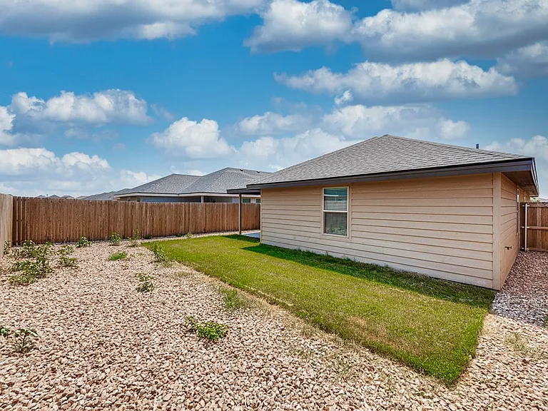 8211 E County Road 111 — Photo 23