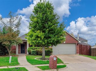 717 Chelsea Dr, Midlothian, TX 76065