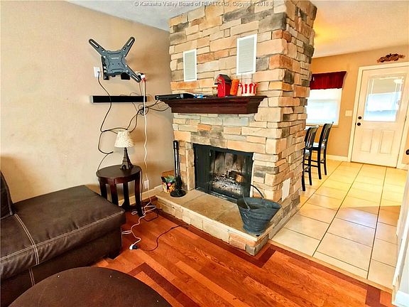 5th image of 392 Pine Dr