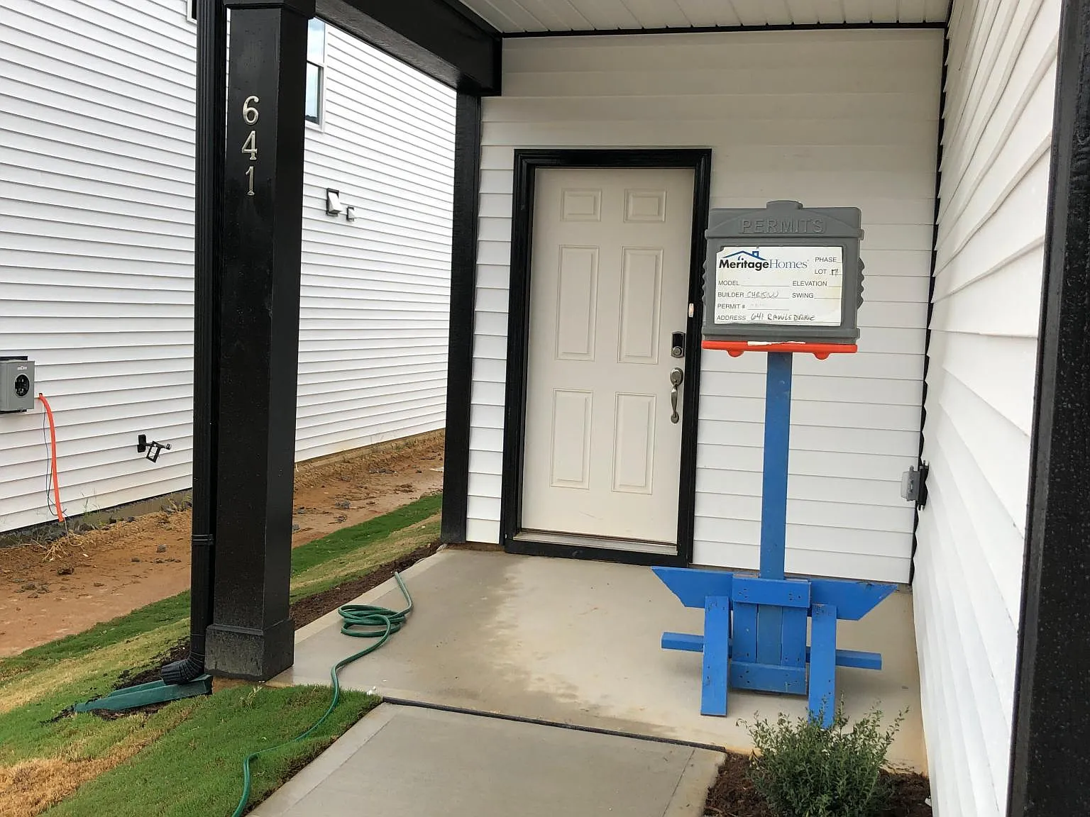 4 bed, 2100 sqft, $2,290 — Photo 2